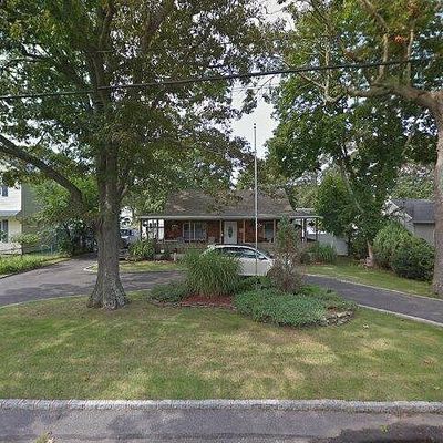 58 Quintuck Ln, East Islip, NY 11730