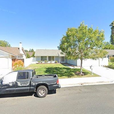 587 Fargo St, Thousand Oaks, CA 91360