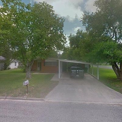 513 Wilson St, Edna, TX 77957