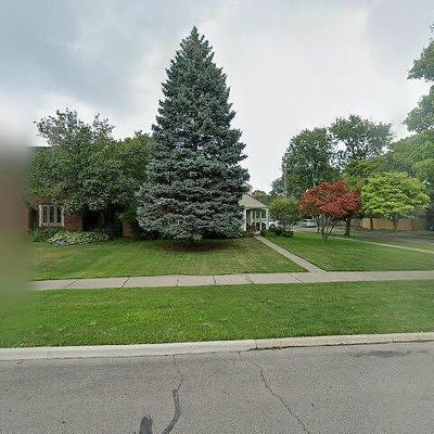 704 Pemberton Rd, Grosse Pointe Park, MI 48230