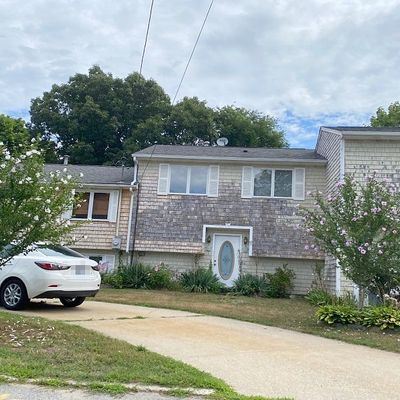 9 Enfield Dr, West Warwick, RI 02893