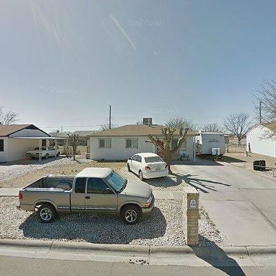 1102 E Holland Dr, Roswell, NM 88203