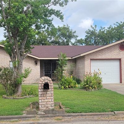 1323 Algee St, Port Lavaca, TX 77979