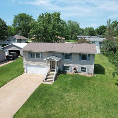 20 Maple Dr, Platteville, WI 53818