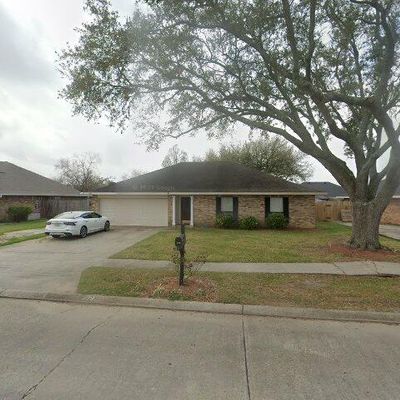 219 Lancaster Dr, Houma, LA 70360