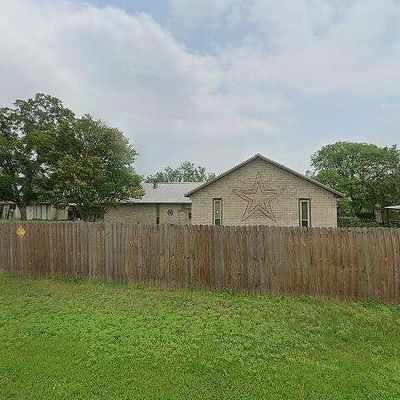 402 Congress St, Sabinal, TX 78881