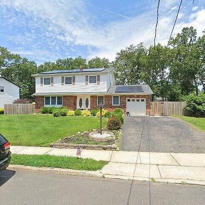 10 Livingston Dr, Howell, NJ 07731