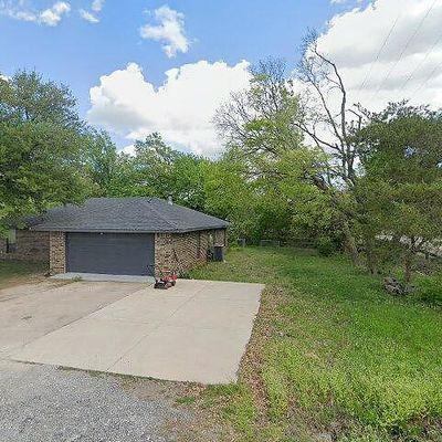 100 Pecan Cir, Trenton, TX 75490