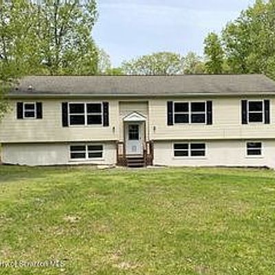 105 Fawn Lake Dr, Hawley, PA 18428