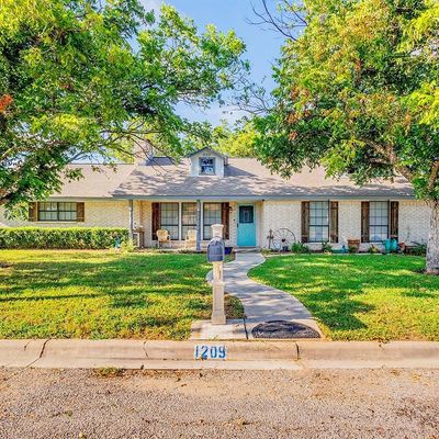 1209 Switzer St, Bangs, TX 76823