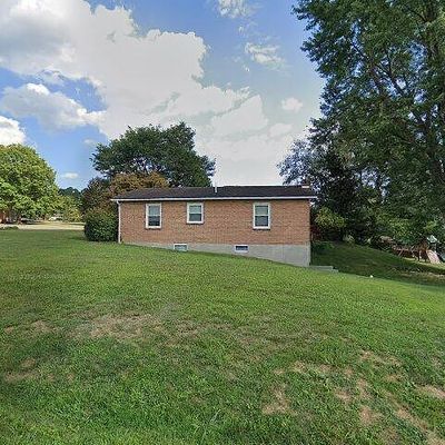 1100 Valley View Dr, Pearisburg, VA 24134