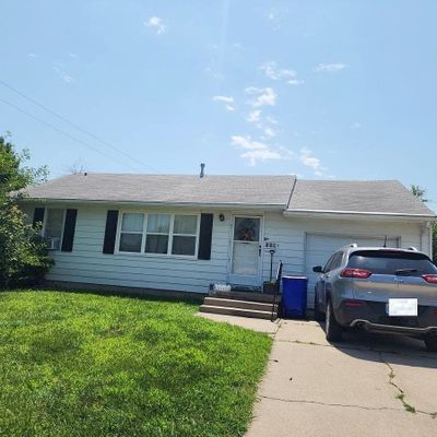 1109 Skyline Dr, Junction City, KS 66441