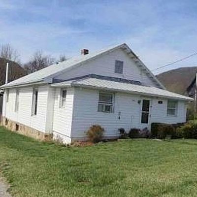 111 Spring St, Narrows, VA 24124