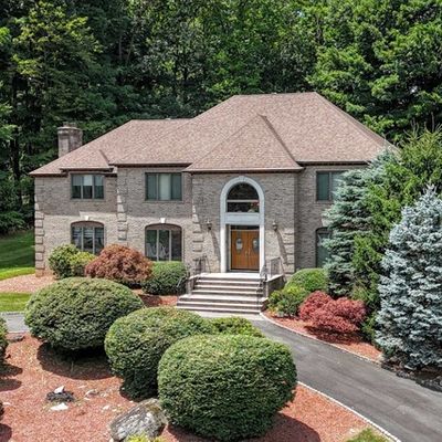 14 Surrey Ln, Mahwah, NJ 07430