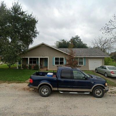 1504 H St, Floresville, TX 78114