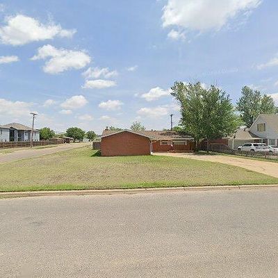 1316 Yonkers St, Plainview, TX 79072