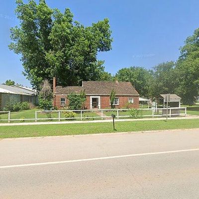 213 N Main St, Perkins, OK 74059