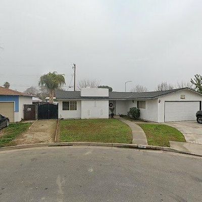 2 Suzanne St, Bakersfield, CA 93309