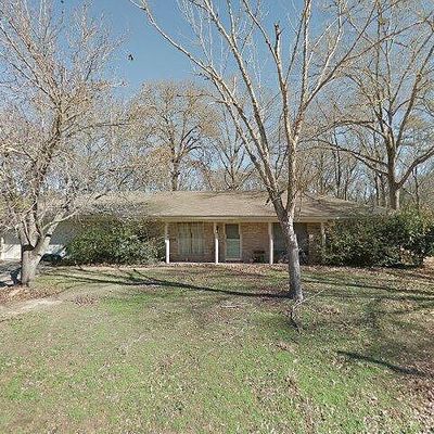 206 Juniper Dr, Palestine, TX 75803