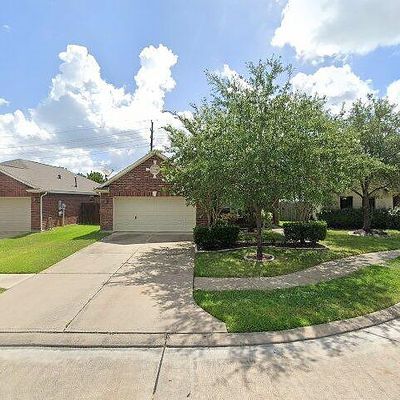 2725 Hidden Landing Dr, Pearland, TX 77584