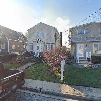 2966 Higgins St, Oceanside, NY 11572