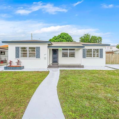 250 W 30 Th St, Hialeah, FL 33012