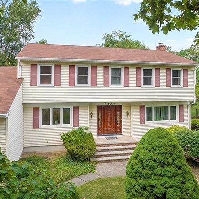 34 Laura Ln, Park Ridge, NJ 07656