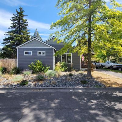 448 Nw 8 Th St, Redmond, OR 97756