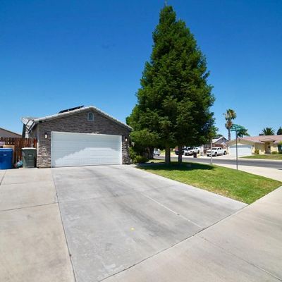 400 Dry Meadow Ln, Bakersfield, CA 93308