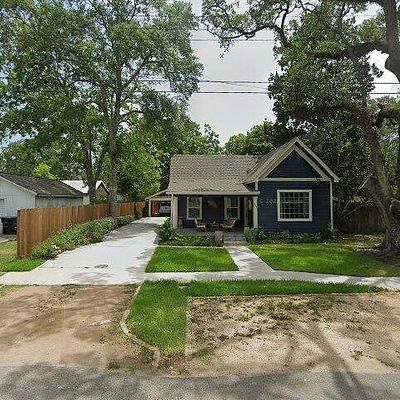 511 W Sidnor St, Alvin, TX 77511