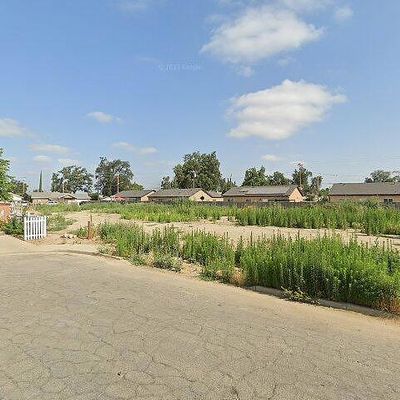 528 S Camelia Ave, Farmersville, CA 93223