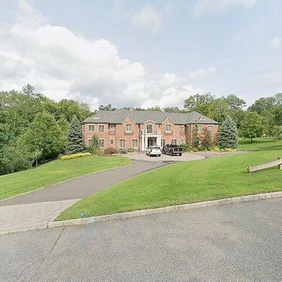 7 Farmstead Rd, Mahwah, NJ 07430