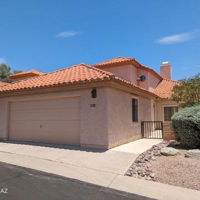 6018 N Moon Crest Dr, Tucson, AZ 85718