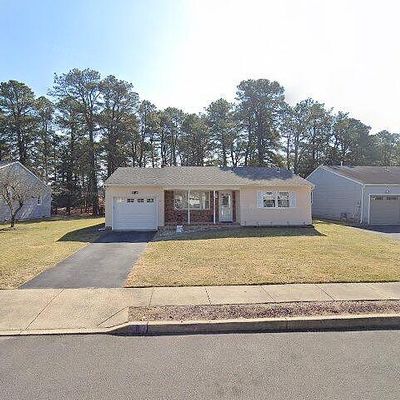 8 Beaverbrook Dr, Toms River, NJ 08757