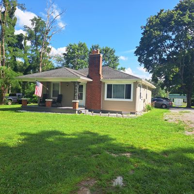 808 Days Rd, Lafayette, TN 37083