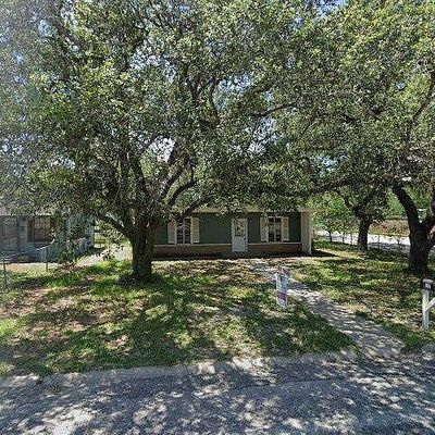 811 N Archer St, Beeville, TX 78102