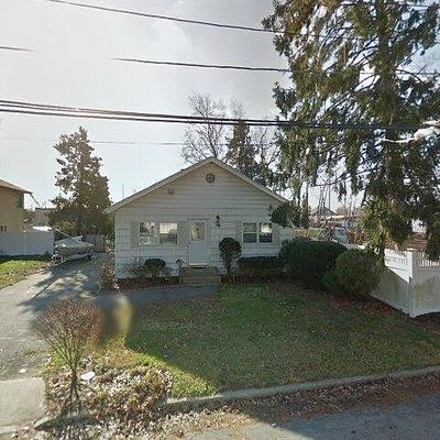 74 E Cedar St, Massapequa, NY 11758