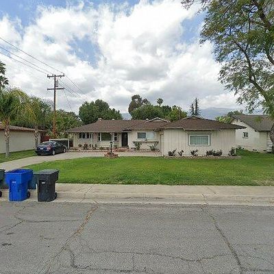 758 Mockingbird Ln, San Bernardino, CA 92404