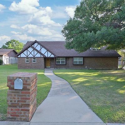 7809 Regatta Ct, Fort Worth, TX 76179