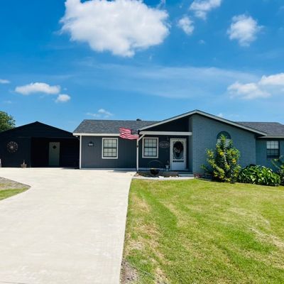 108 Main St, Coupland, TX 78615