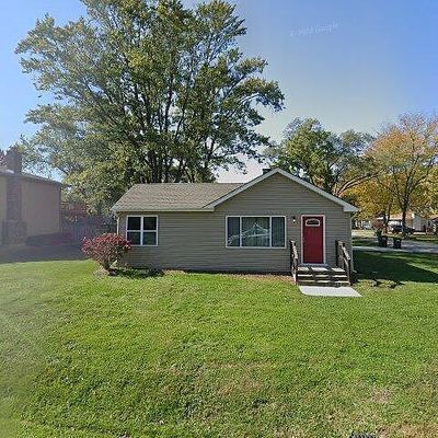 109 Oakleaf Rd, Lake In The Hills, IL 60156