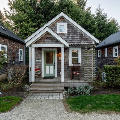 11 Beach Cabin Ln, Pacific Beach, WA 98571