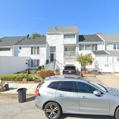 110 Hampton Grn, Staten Island, NY 10312