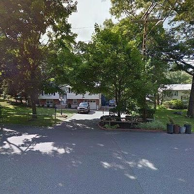 10 Freeport Dr, Burlington, MA 01803