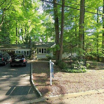 100 Hallberg Ave, Bergenfield, NJ 07621