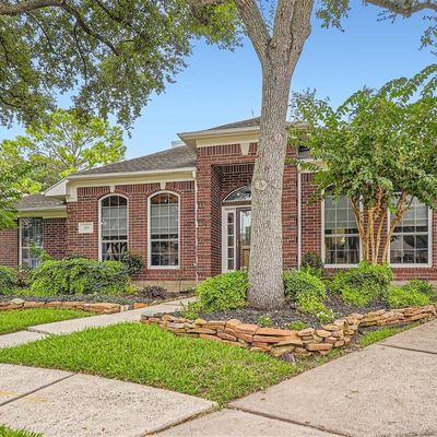 105 Casual Shore Ct, League City, TX 77573