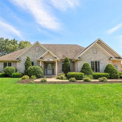 12685 W Greenbriar Ln, New Berlin, WI 53151