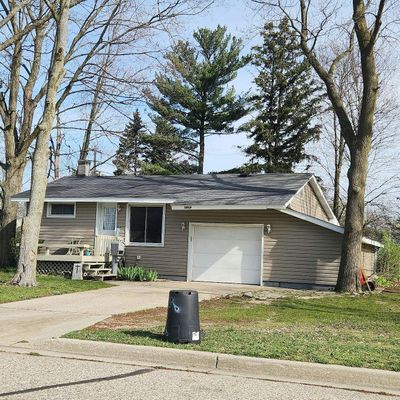 1403 Woodlawn Ave, Grand Haven, MI 49417