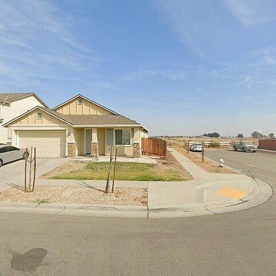 1419 Greenbrier Dr, Hanford, CA 93230