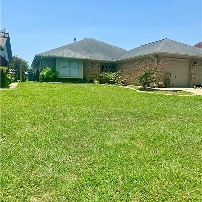 123 E Harbor Dr, Port Lavaca, TX 77979